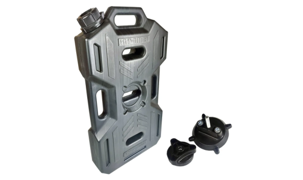 Канистра экспедиционная плоская для ГСМ ART-RIDER 10л с креплением (ч) Канистра экспедиционная плоская для ГСМ ART-RIDER 10л с креплением (ч)